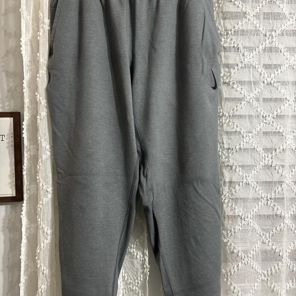 Nike Therma-FIT Tapered Training Pants Mens Large Heather Gray Joggers Fleece